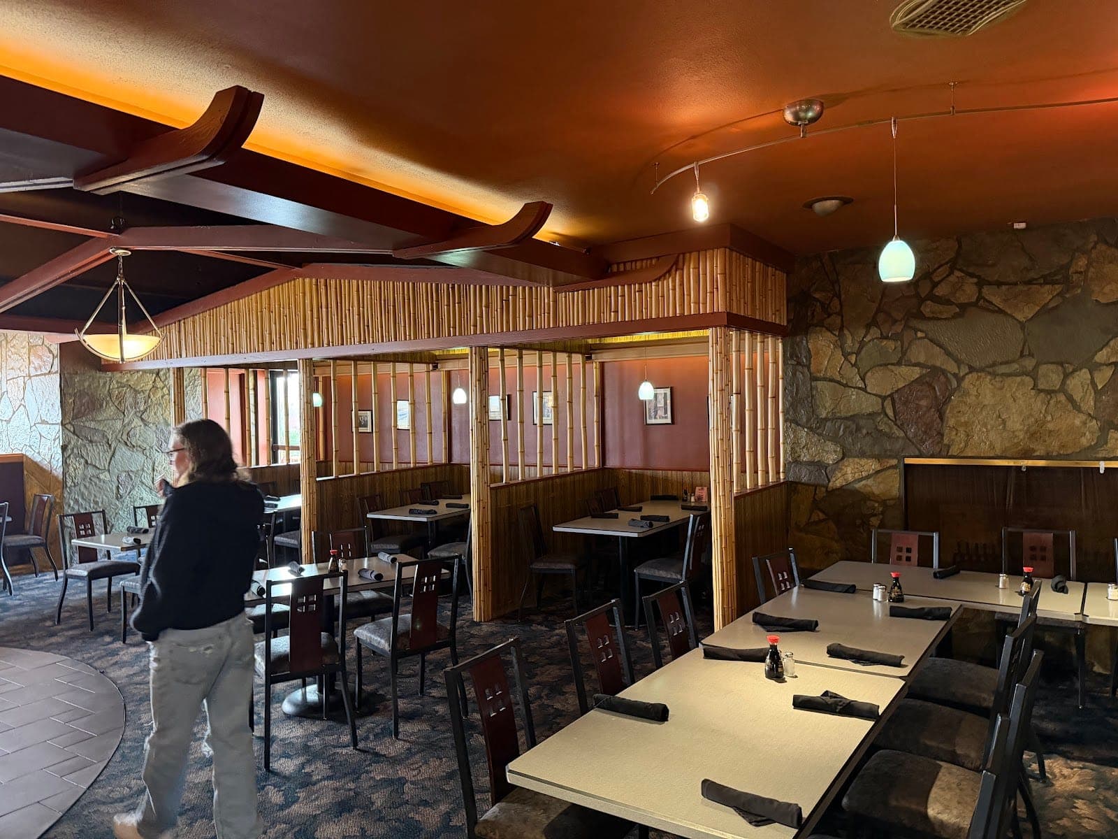 3-D International Restaurant & Lounge