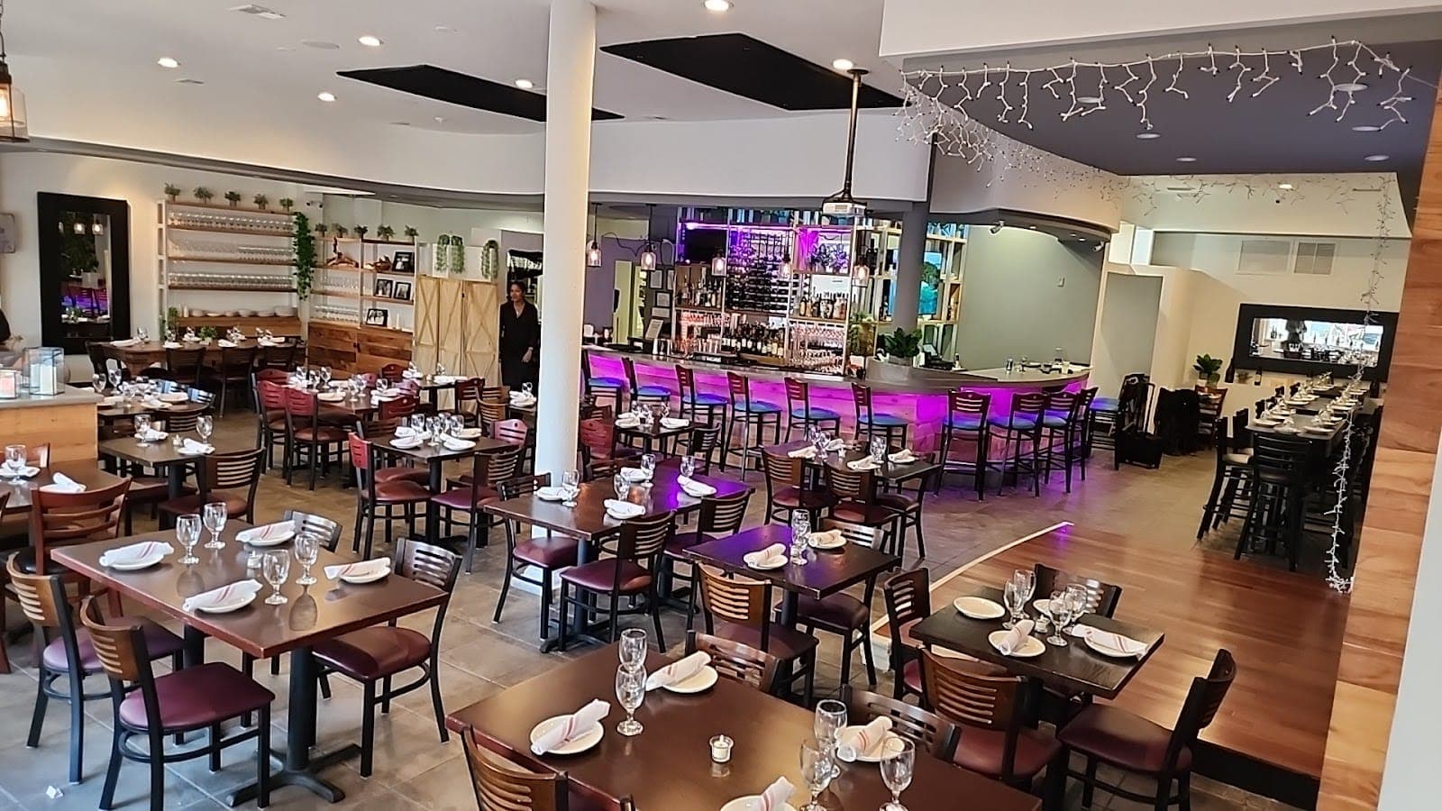 RedWood Bar & Kitchen