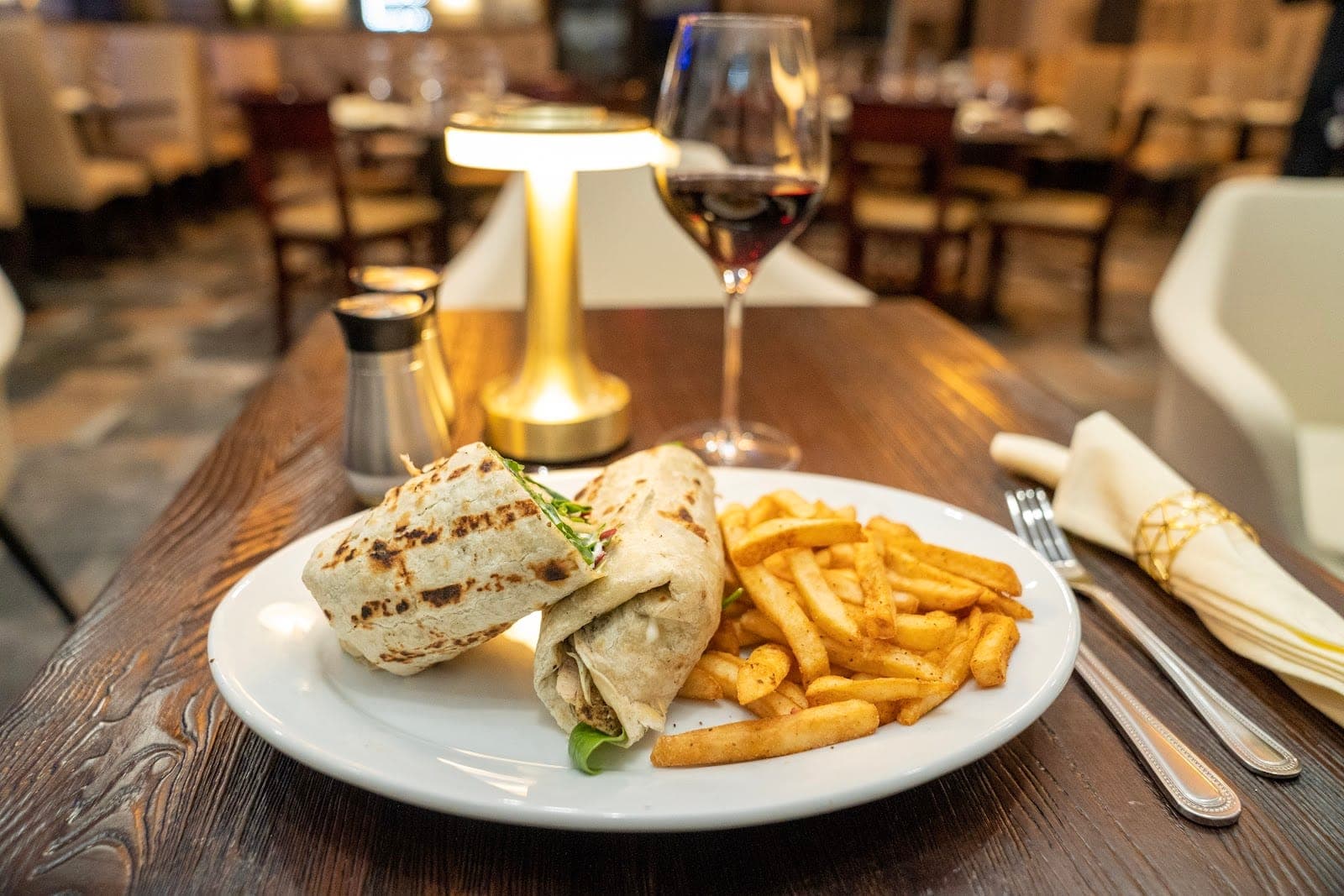 MK 463 Restaurant & Bar