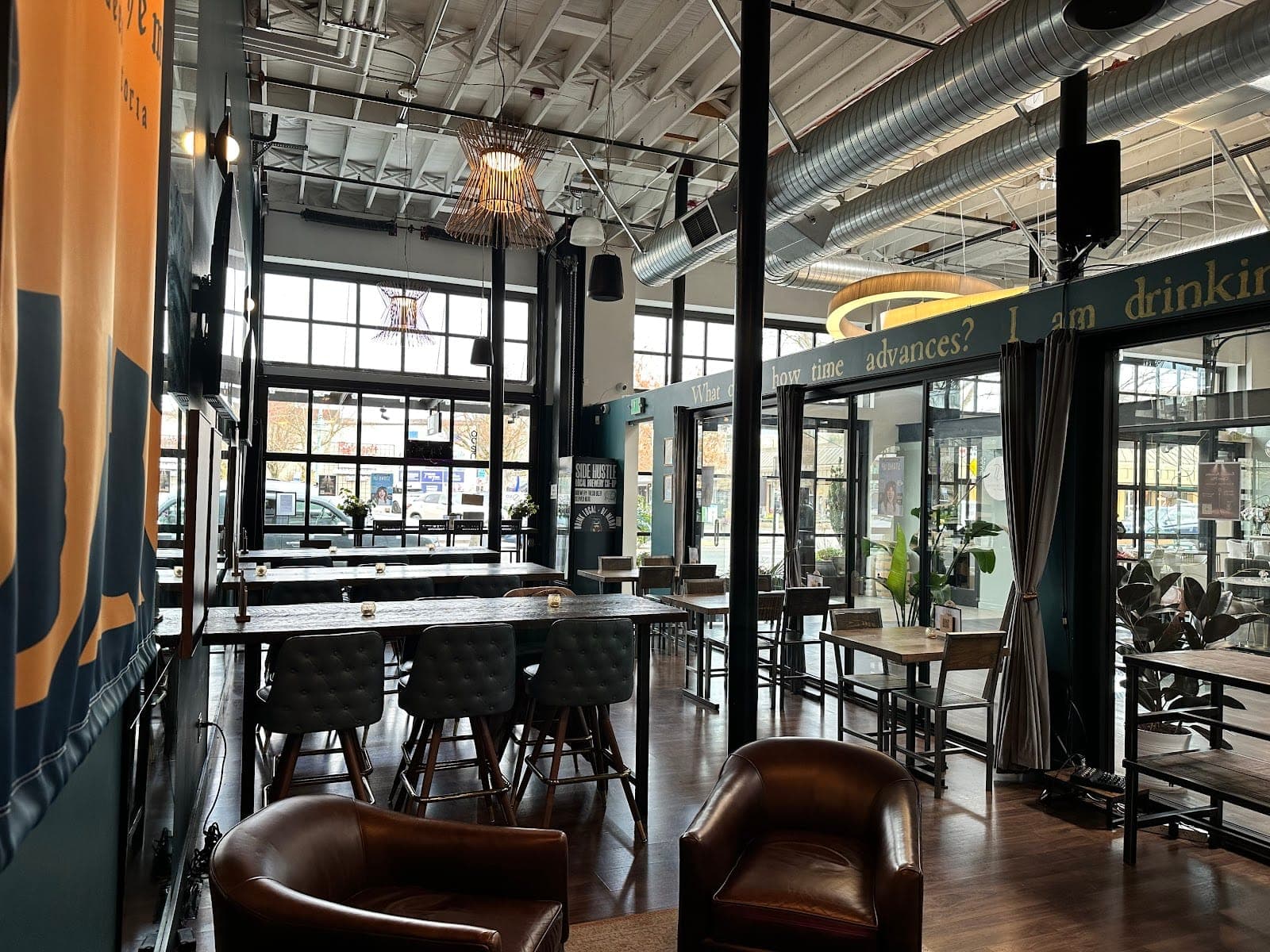 La Vida Social Taproom & Bar