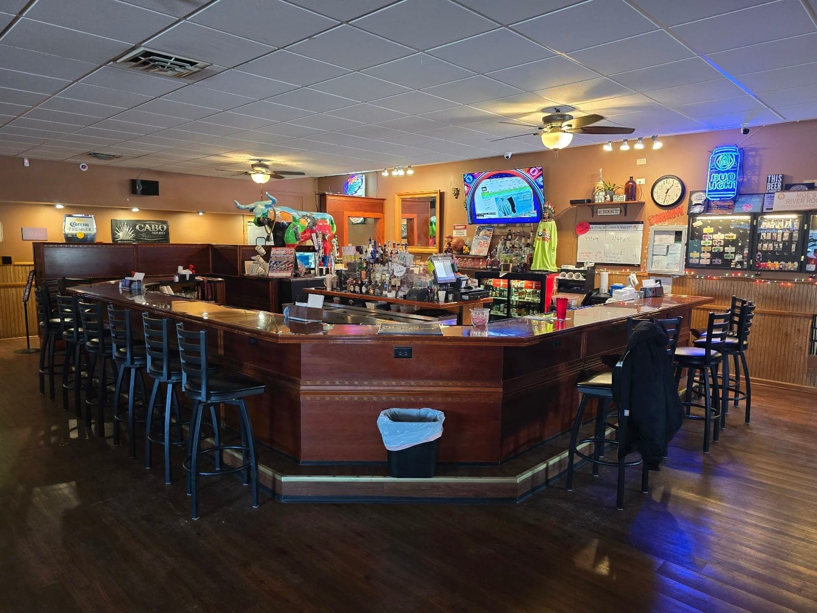 Moe's River Room