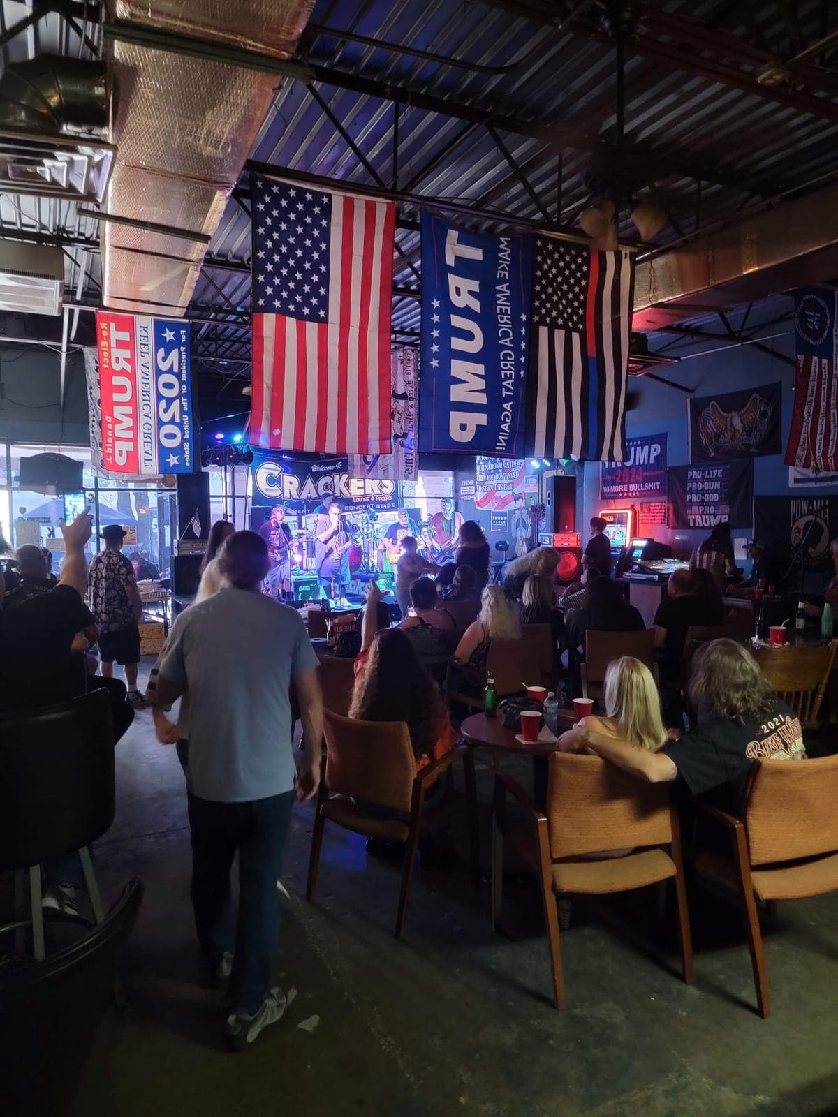 Crackers Lounge
