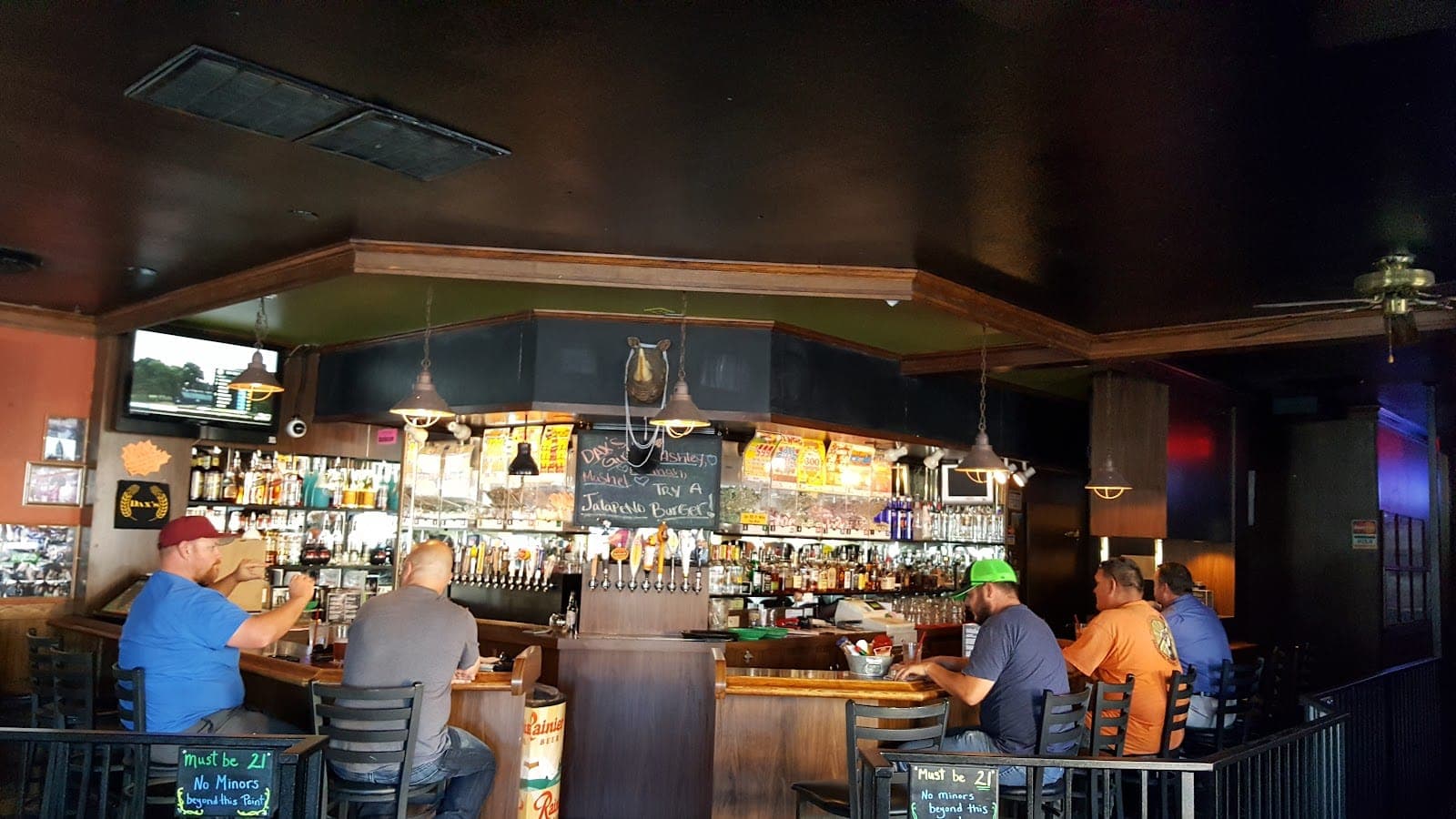 Dax's Bar & Grill