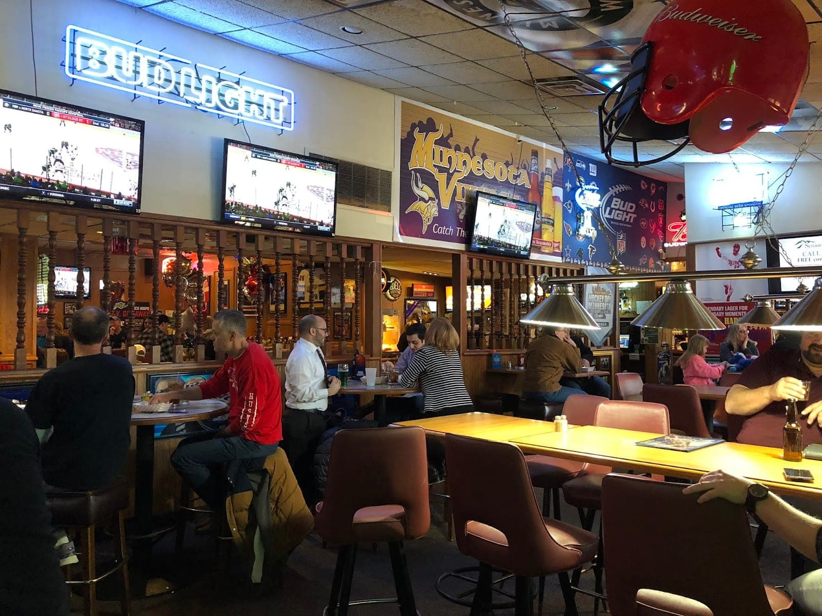 Howie's Sports Bar & Grill