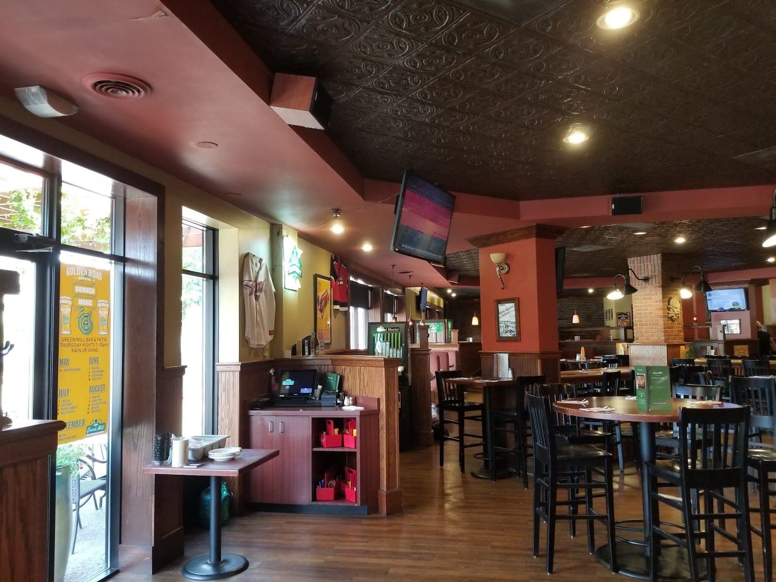 Green Mill Restaurant & Bar