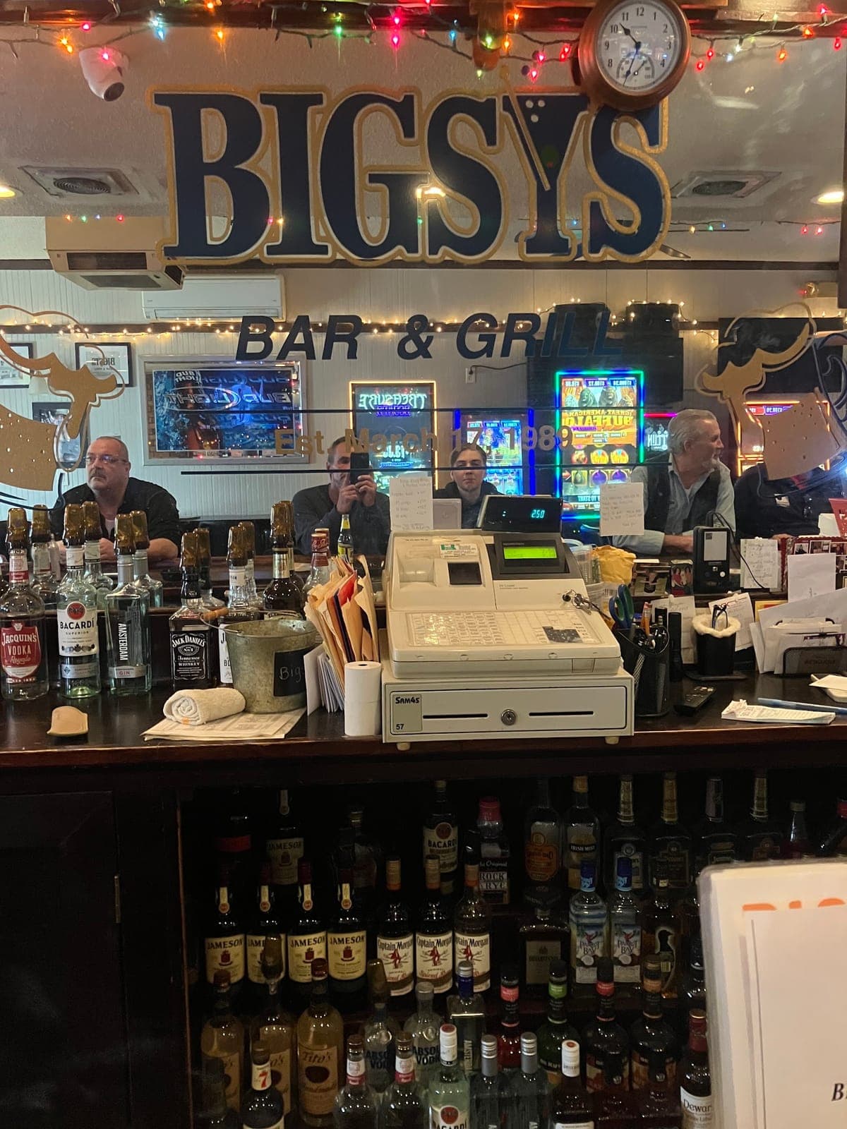 Bigsy's Bar and Grille