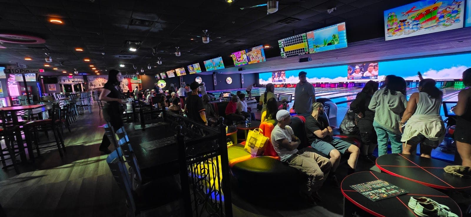 Uptown Bar & Grill