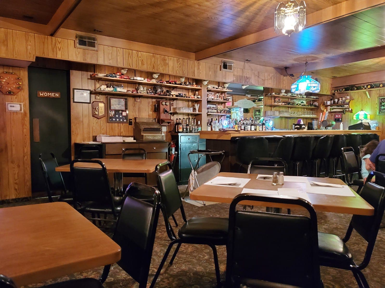 D & K Hickory House Restaurant