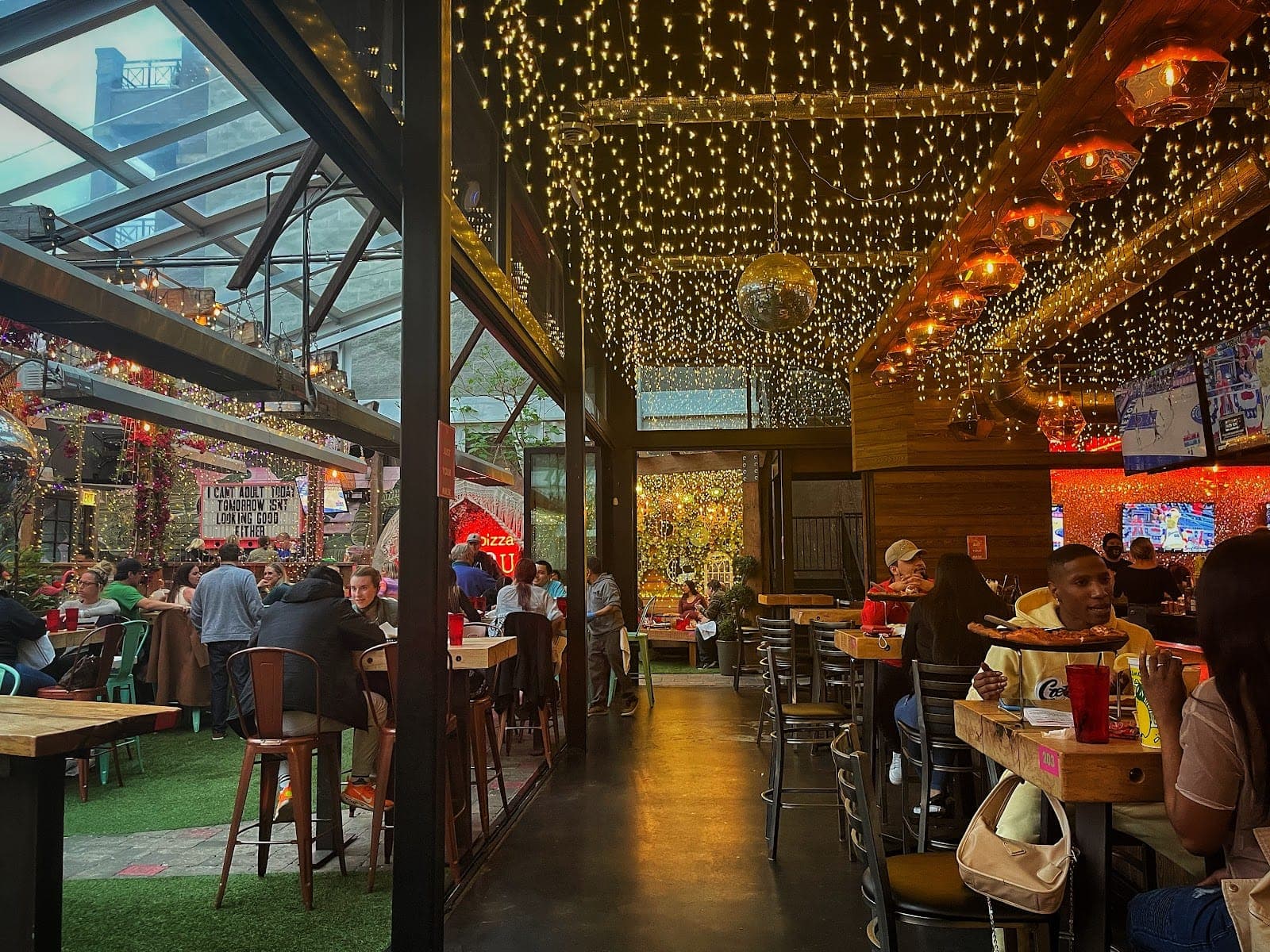 Paradise Park | Pizza & Patio