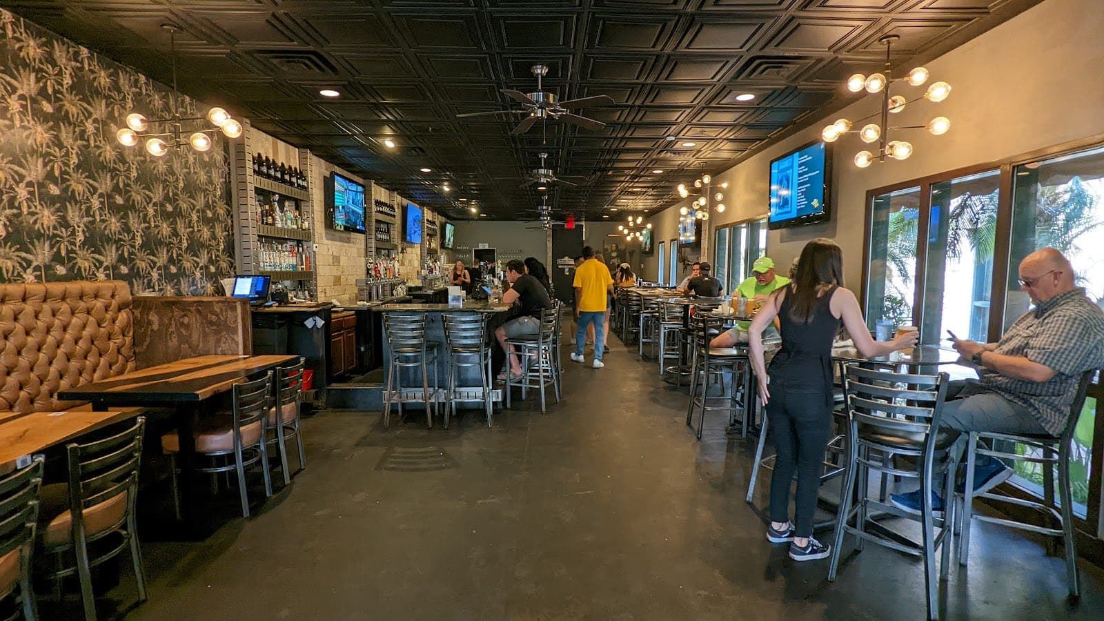 The Pint House | Bar & Grill