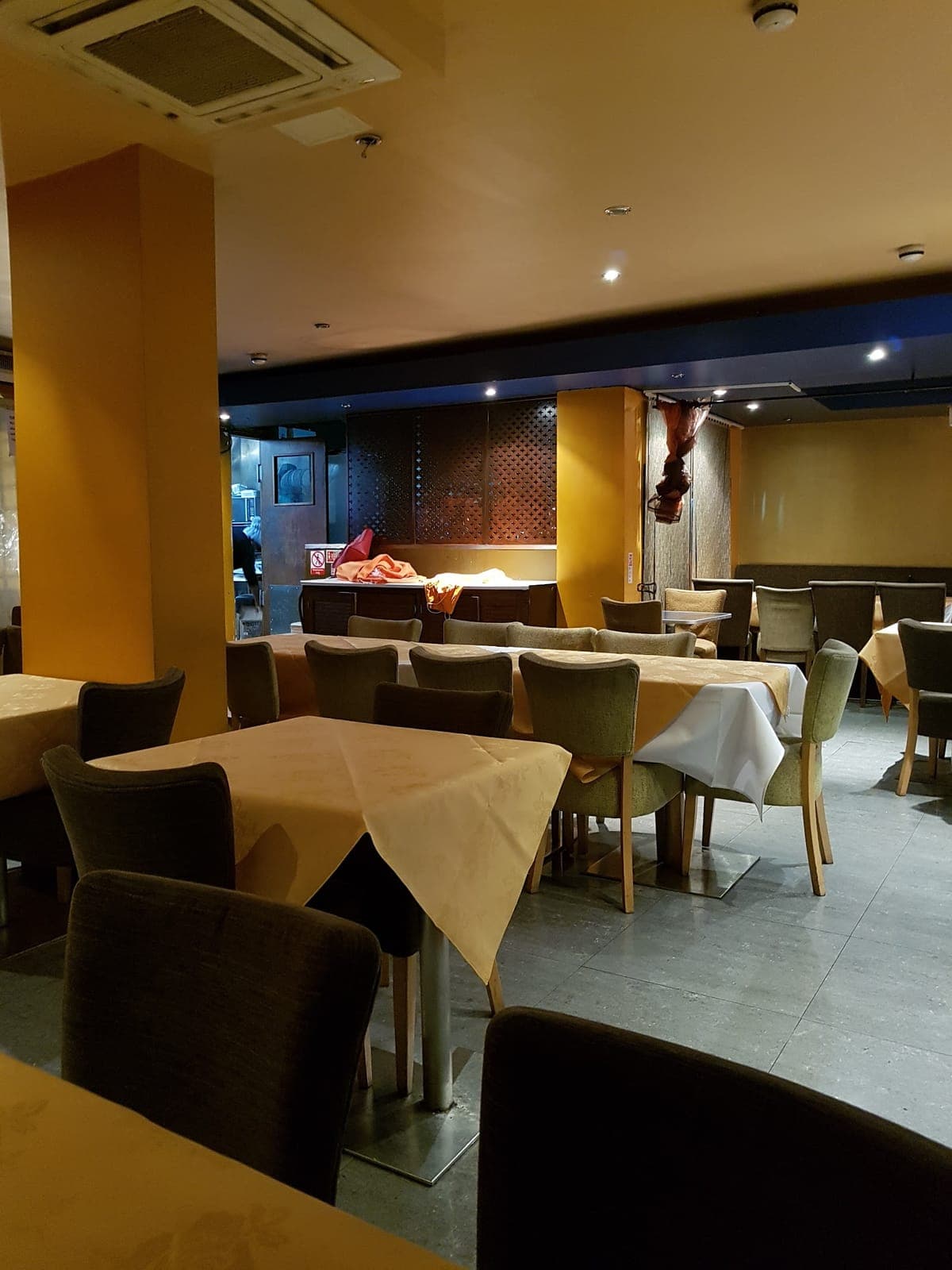 042 Restaurant and Bar