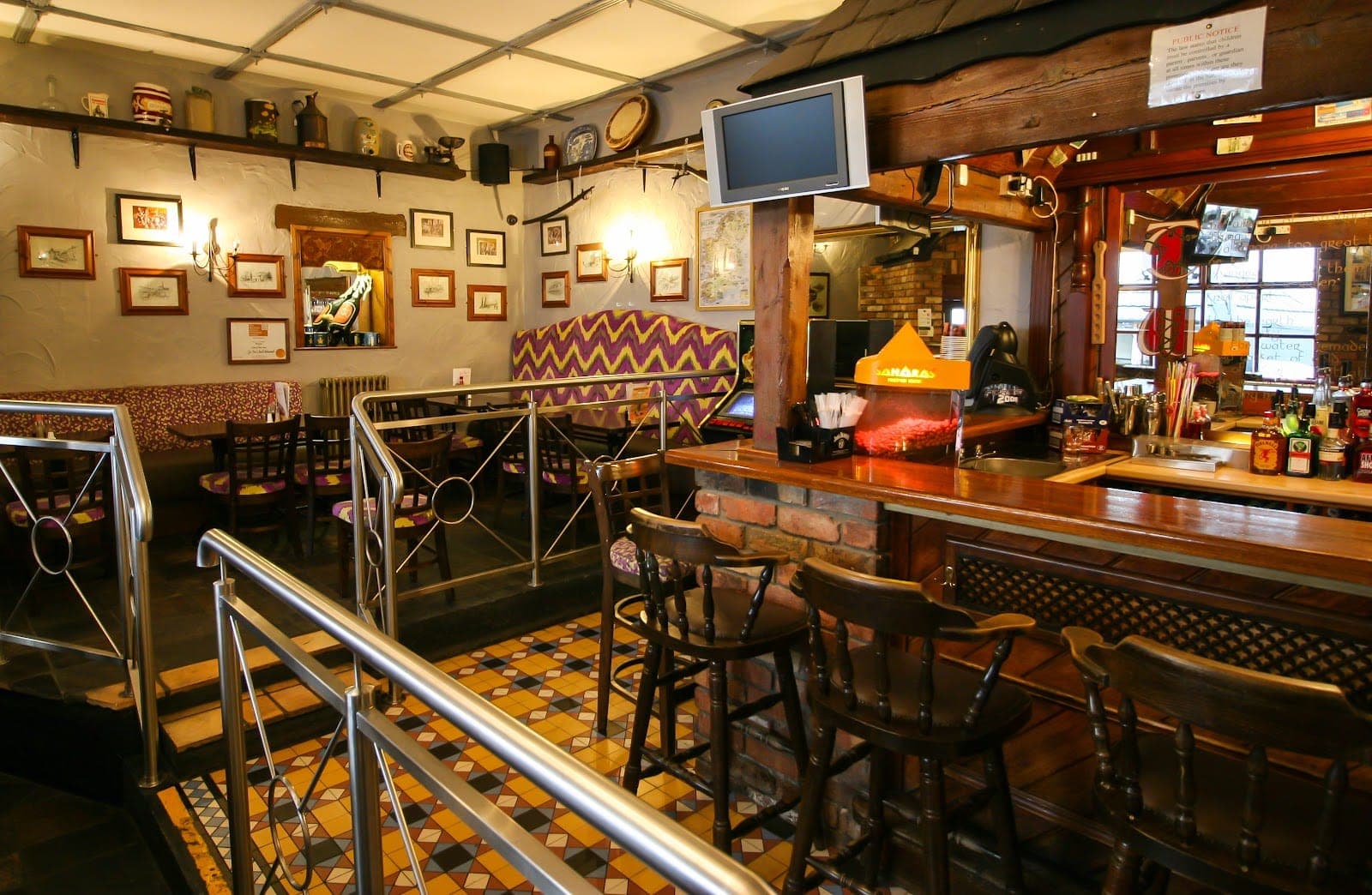 Joe Macs Bar & Restaurant