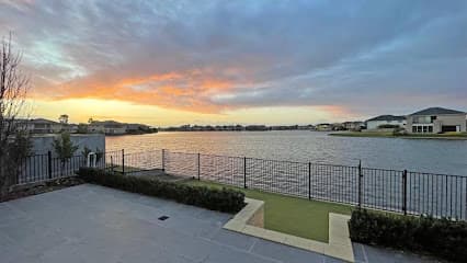 Luxury Waterfront Villa BBQ Cafe WiFi Great Views 5BRM - Five-Bedroom House