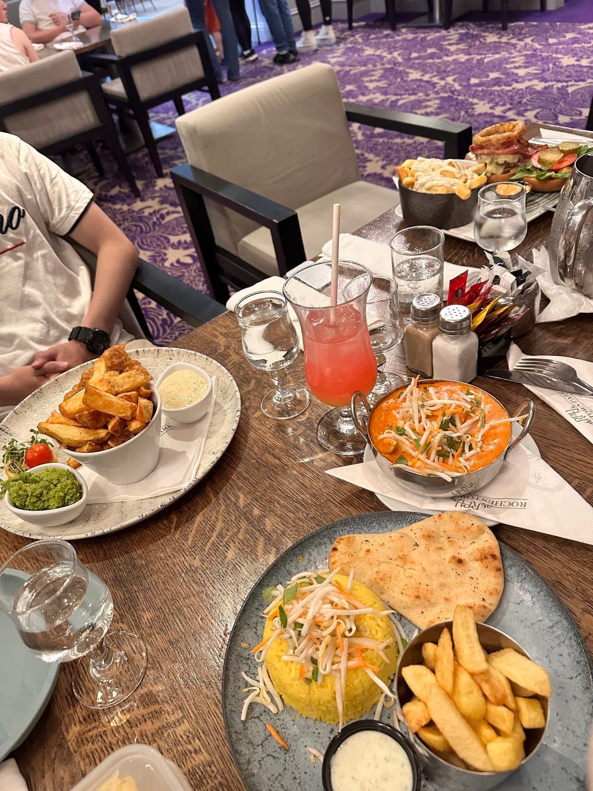 Suttons Bar & Bistro
