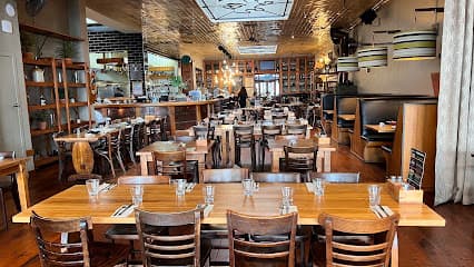 Iguana Street Bar & Restaurant
