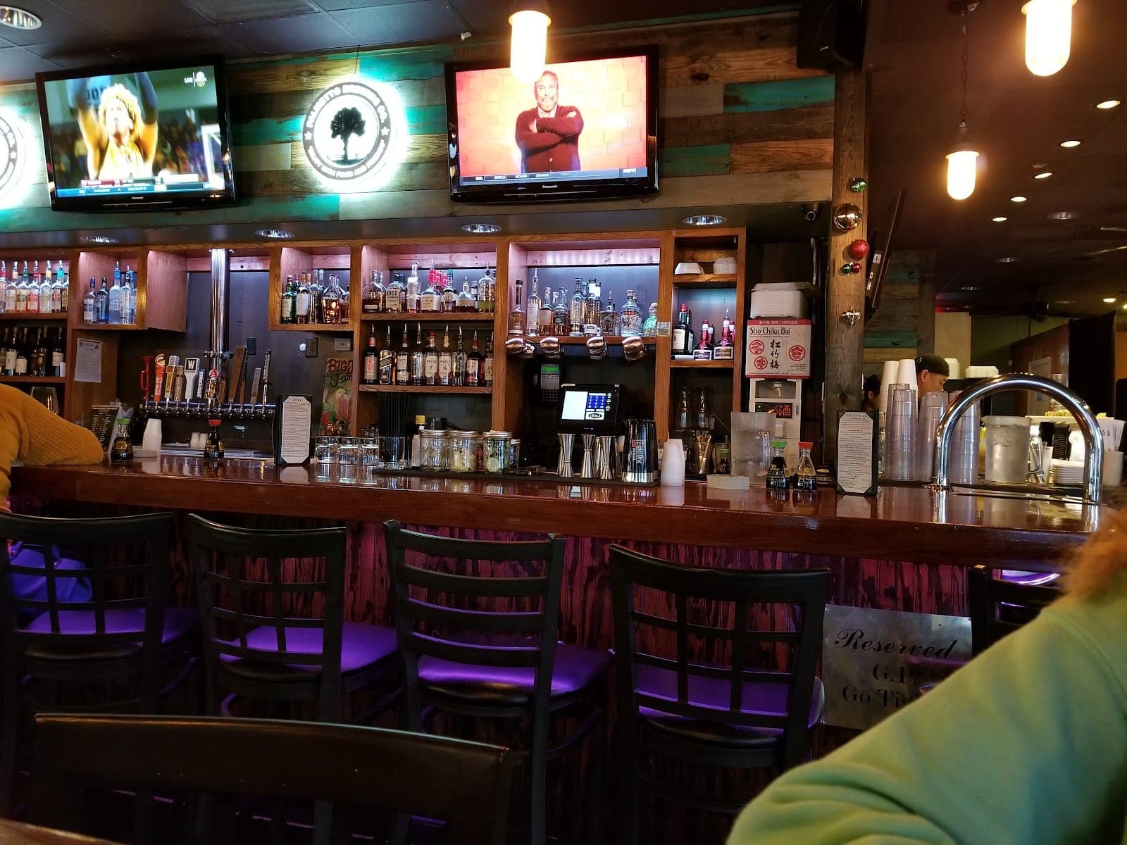 Locals Sushi & Sports Pub
