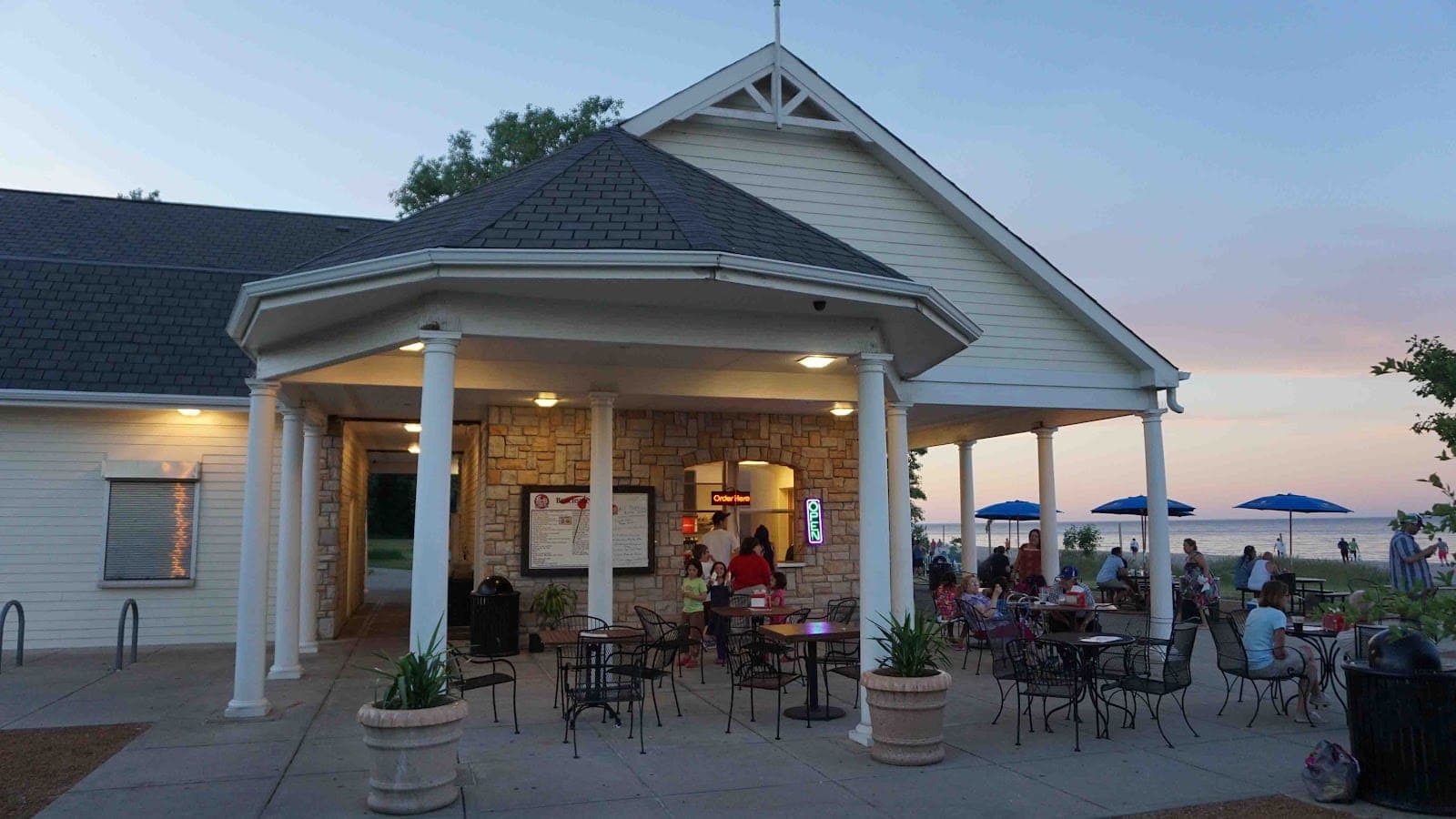 Ferch's Beachside Grille