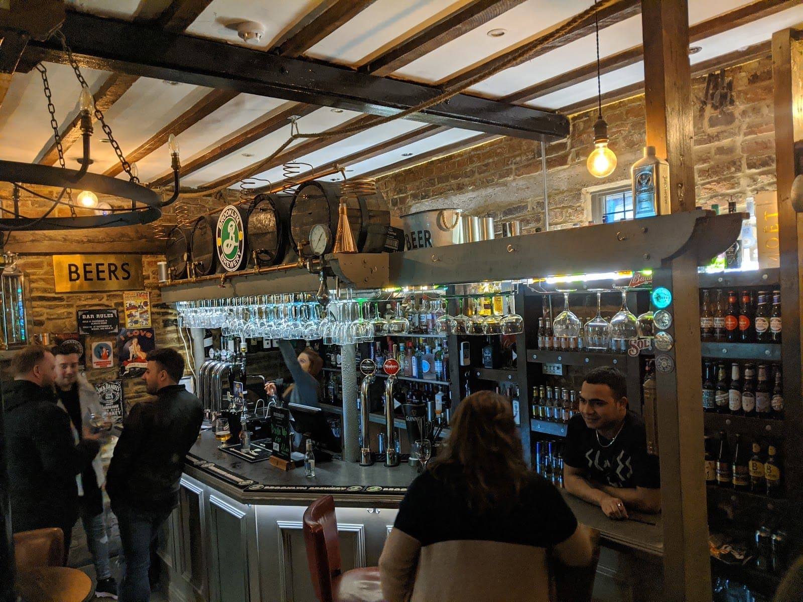 Tobias Bar