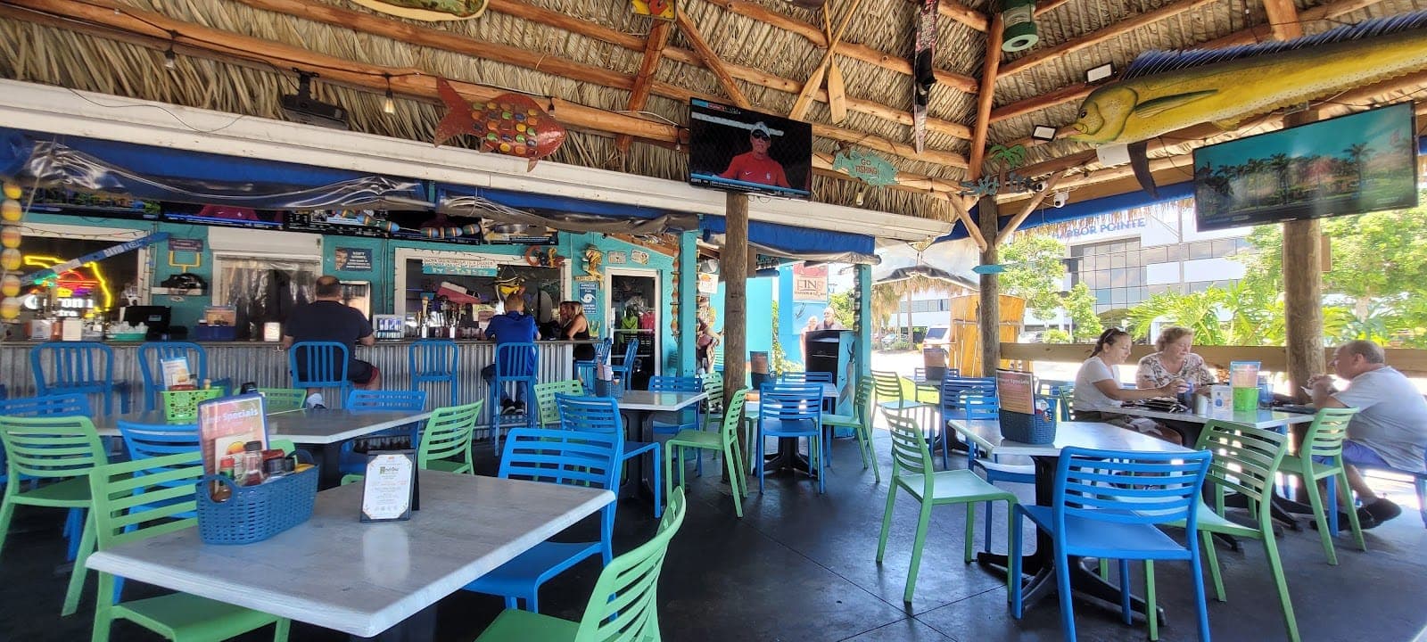 Fins Seafood & Dive Bar