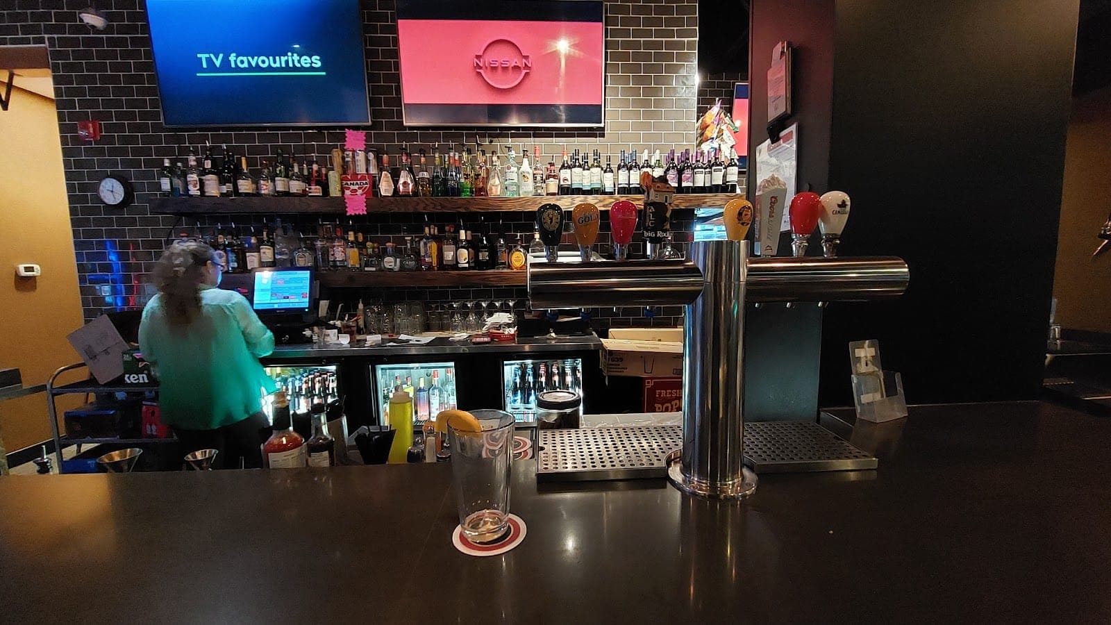 Mona Lisa's Neighbourhood Pub